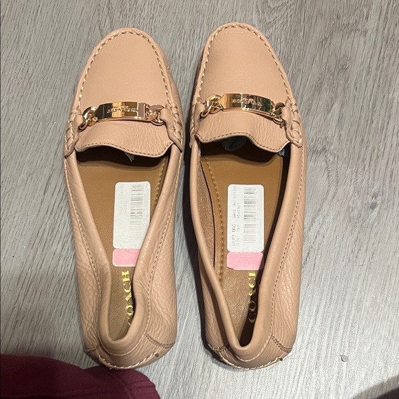 Coach Women's Tan Leather Loafers with Gold Hardware - Picture 4 of 6